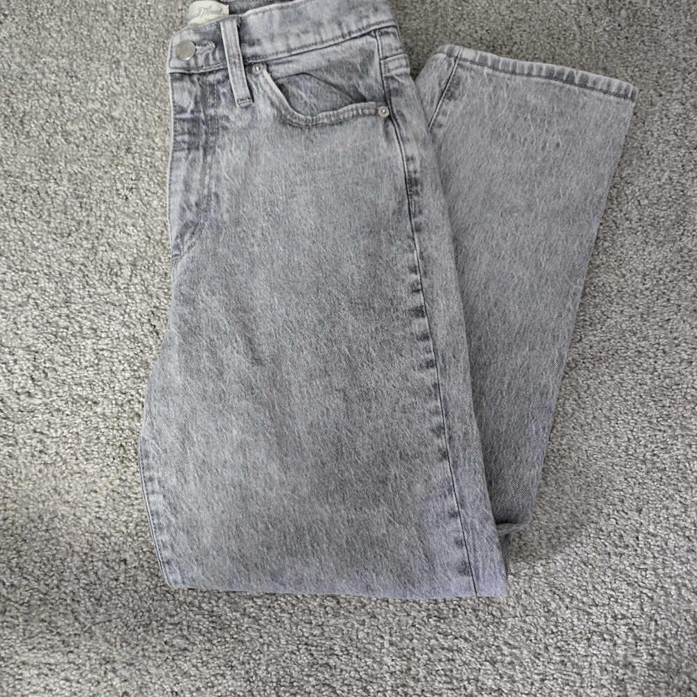 Universal Thread Women's Vintage Heather Gray Straight Leg Jeans